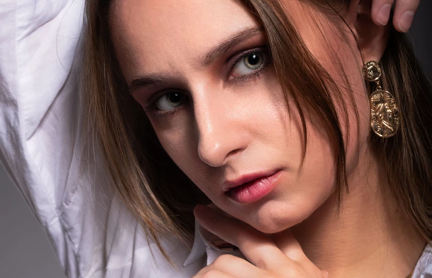 White Shirt (model Dominika)