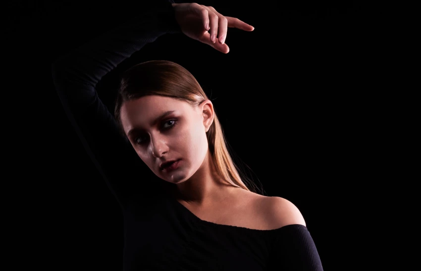 Black in Black (model Dominika)